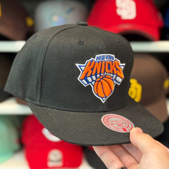 New York Knicks Black Mitchell & Ness Snapback - Picture 1 of 4